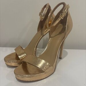 Michael Kors Jordyn Metallic Leather Platform Sandal Gold Size 9.5 Barely Worn